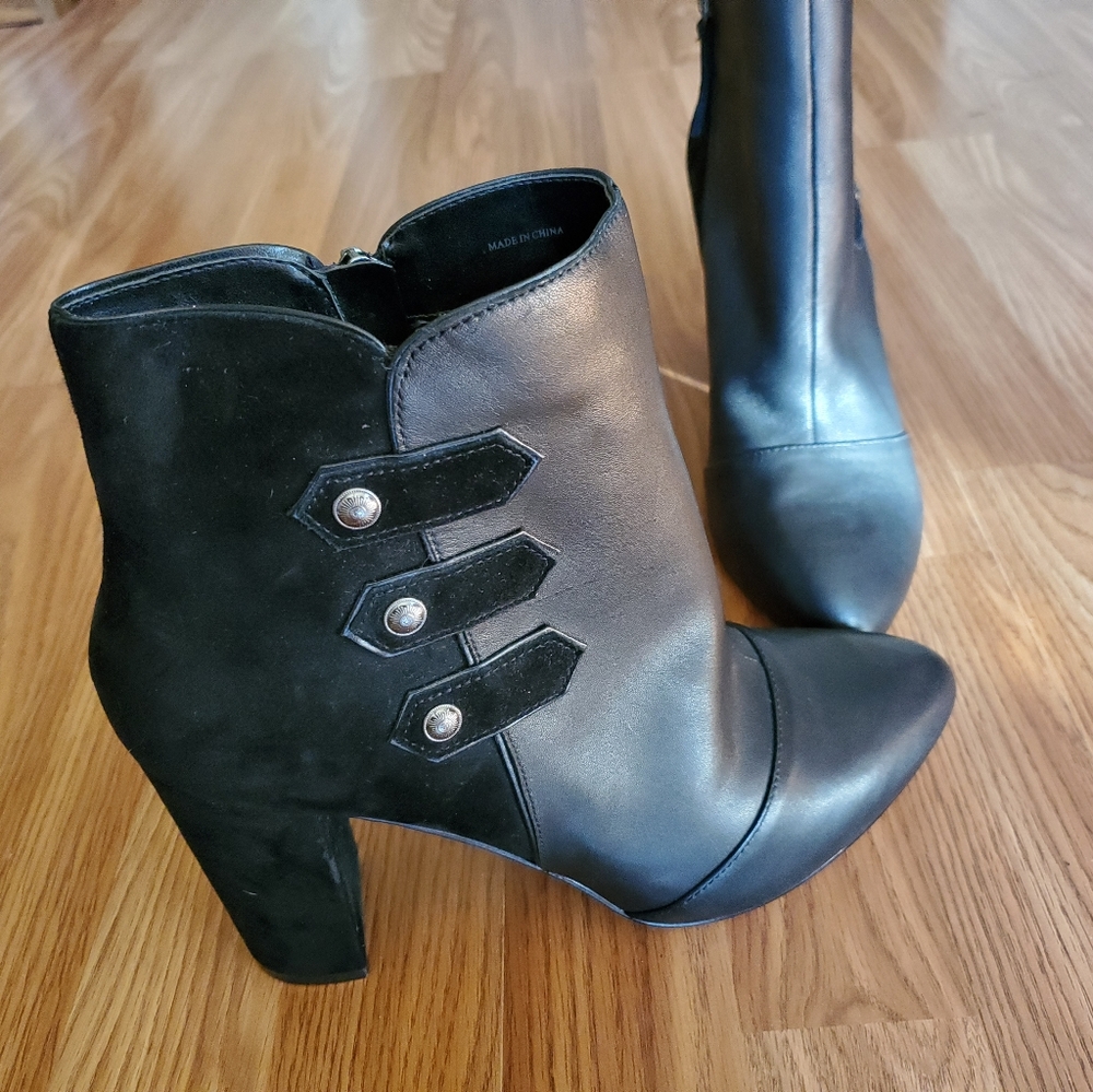White House Black Market Kaydyn 10M Ankle Boots